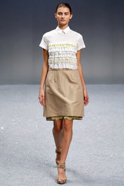 Look 16